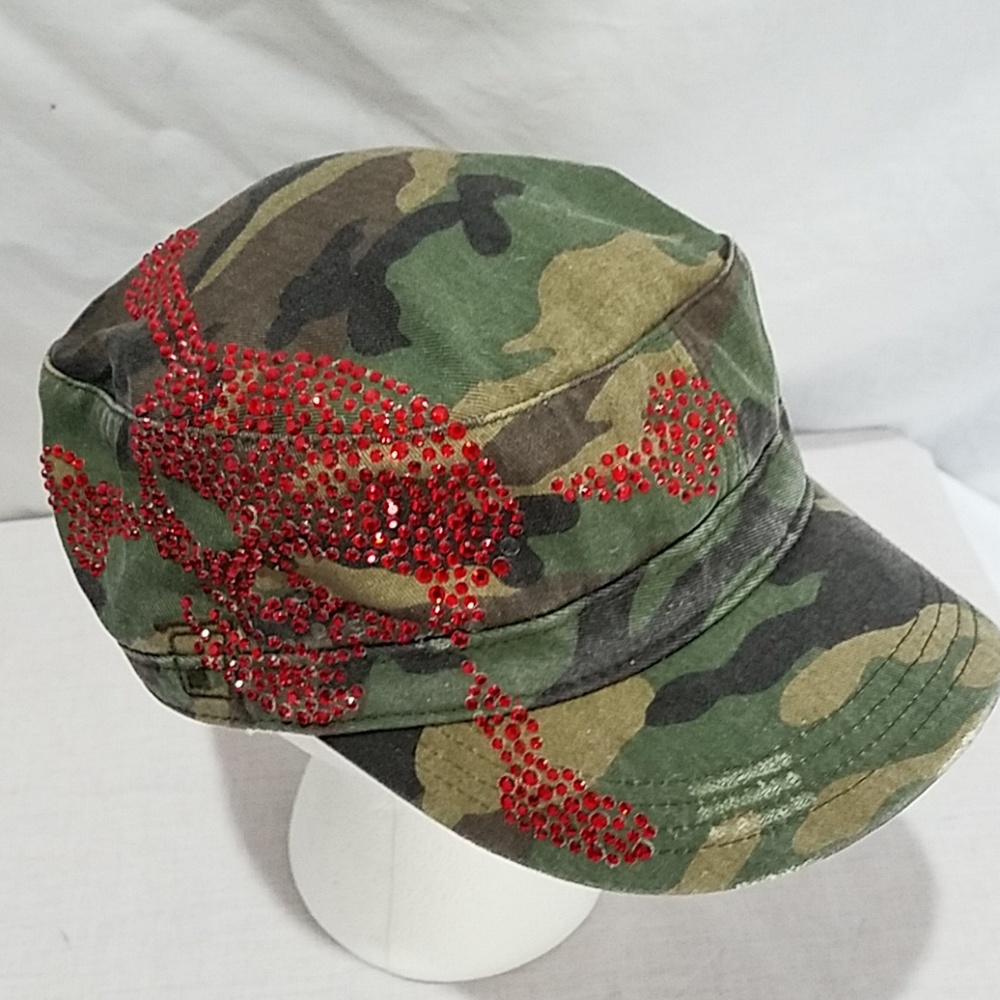 Camo cap w/ red rhinestone Skull